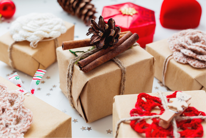 Cinnamon & Pinecones Gift Wrap